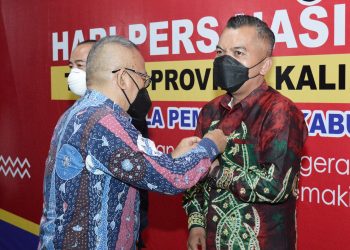 Ketua DPRD Seruyan Dianugerahi Pin Emas Pada Peringatan HPN Tingkat Provinsi Kalteng 2021