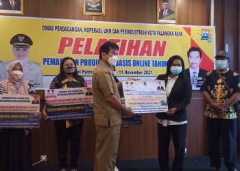 Pelaku IKM di Kota Palangka Raya Terima Bantuan Untuk Berkreativitas
