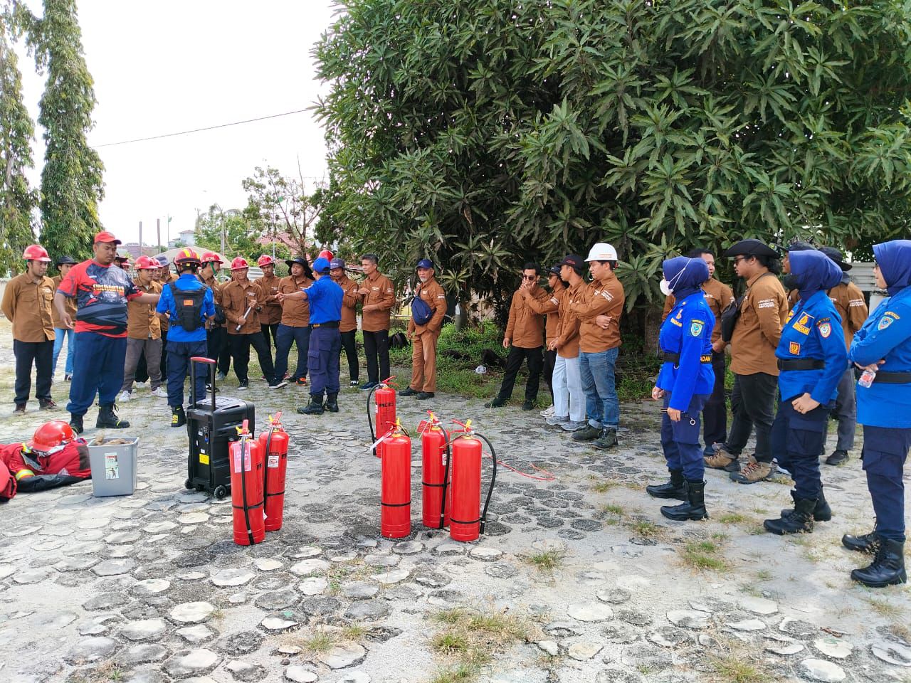 Peringati Bulan K3 Nasional, DPKP Seruyan Gelar Simulasi Pemadaman Kebakaran