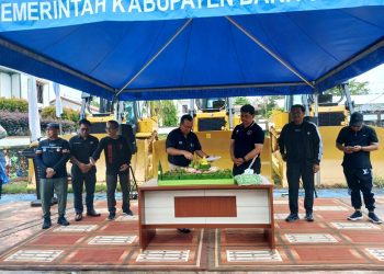 Dukung 100 Hari Kerja Bupati, Pihak Ketiga Serahkan Alat Berat