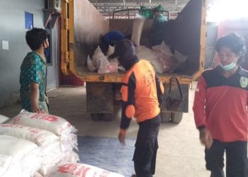Pemkab Seruyan Distribusikan Beras Bagi Korban Terdampak Banjir