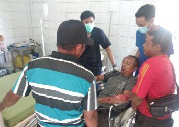 Hindari Aspal Berlobang, Pengendara Sepeda Motor Ditabrak Mobil