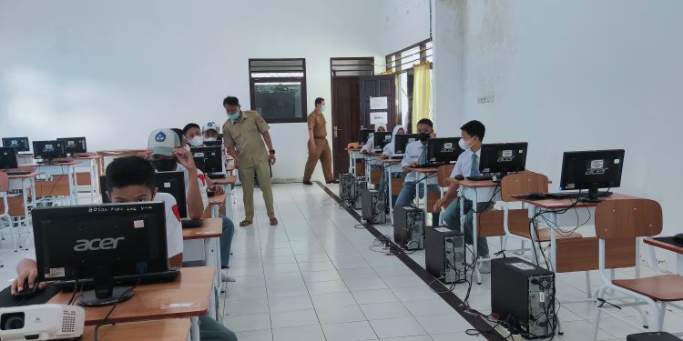 SMAN I Kuala Pembuang Terapkan Pemilihan Ketua OSIS Secara Online