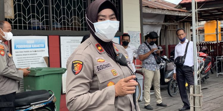 Kapolsek Pahandut Selidiki Runtuhnya Bangunan SD Di Kelurahan Mendawai 