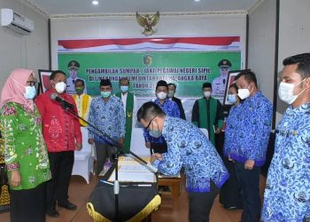 PNS di Lingkungan Pemkot Palangka Raya Diambil Sumpah Janji