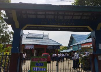 Hari Pertama Ujian Sekolah di SMPN I Palangka Raya Berjalan Lancar