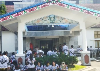 Guru Sertifikasi Unjuk Rasa, Minta Pergub Nomor