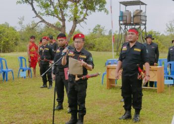 Yulhaidir Resmi Kukuhkan Komandan dan Pengurus Batamad Kecamatan SHT