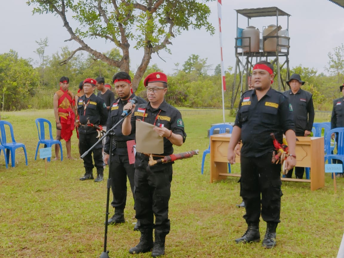 Yulhaidir Resmi Kukuhkan Komandan dan Pengurus Batamad Kecamatan SHT