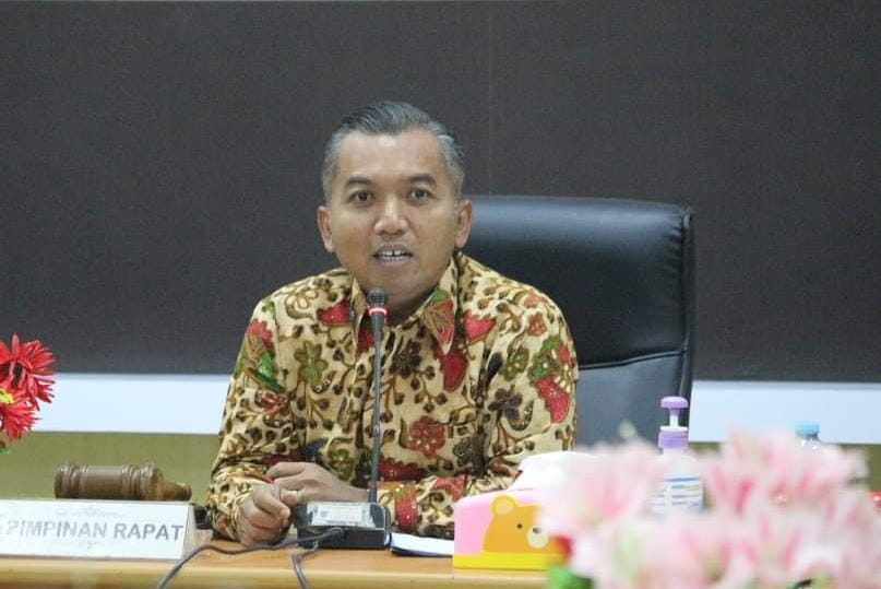 Selesai Proyek, Alat Berat Jangan Parkir Dipinggir Jalan