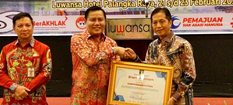 Penerimaan Piagam Penghargaan Program One Village One Brand