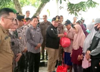 Wakil Gubernur Bersama Rombongan Mengunjungi Pasar Penyeimbang Yang Ada DiKelurahan Jinggah
