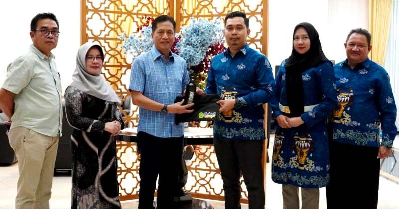 Pj Bupati Didampingi Kepala Dinas Dan Kabid E-Gov Diskominfosandi Menerima Audiensi Dari UMPR