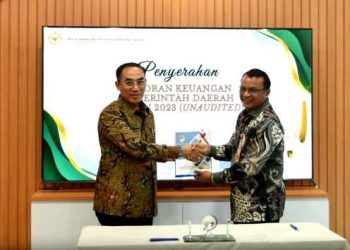Pj Sekda Menyerahkan LKPD Unaudited Tahun Anggaran 2023 kepada BPK RI