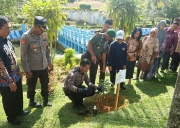 Pj Bupati Barut Hadiri Pelaksanakan Penanaman Bibit Pohon