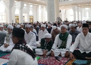 Pj Bupati Barut Laksanakan Sholat Idul Adha 1445 H di Masjid Islamic Center