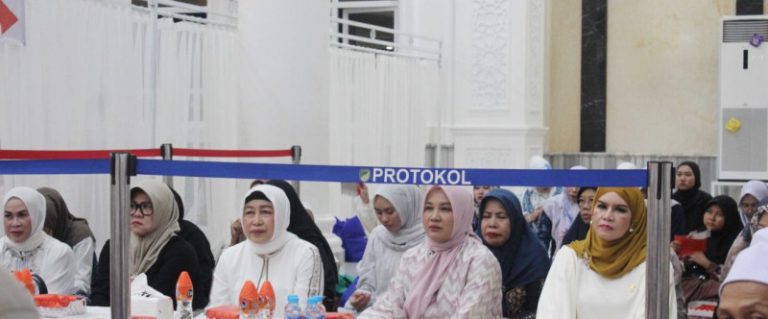 Ketua Dan Sejumlah Anggota DPRD Barito Utara Hadiri Tabligh Akbar Bersama UAS