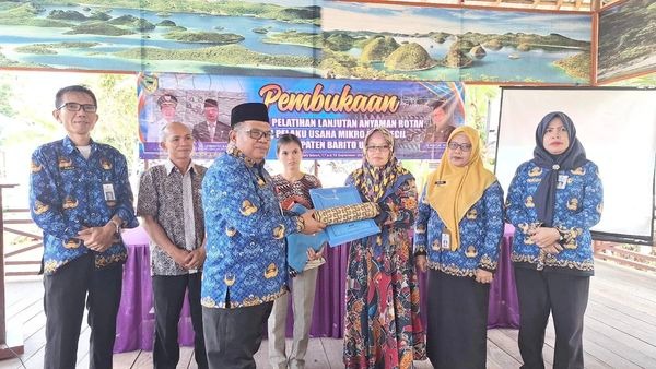 Disnakertranskop UKM Barut Laksanakan Pelatihan Kreasi Kerajinan Berbahan Dasar Rotan Kombinasi Dengan Kulit
