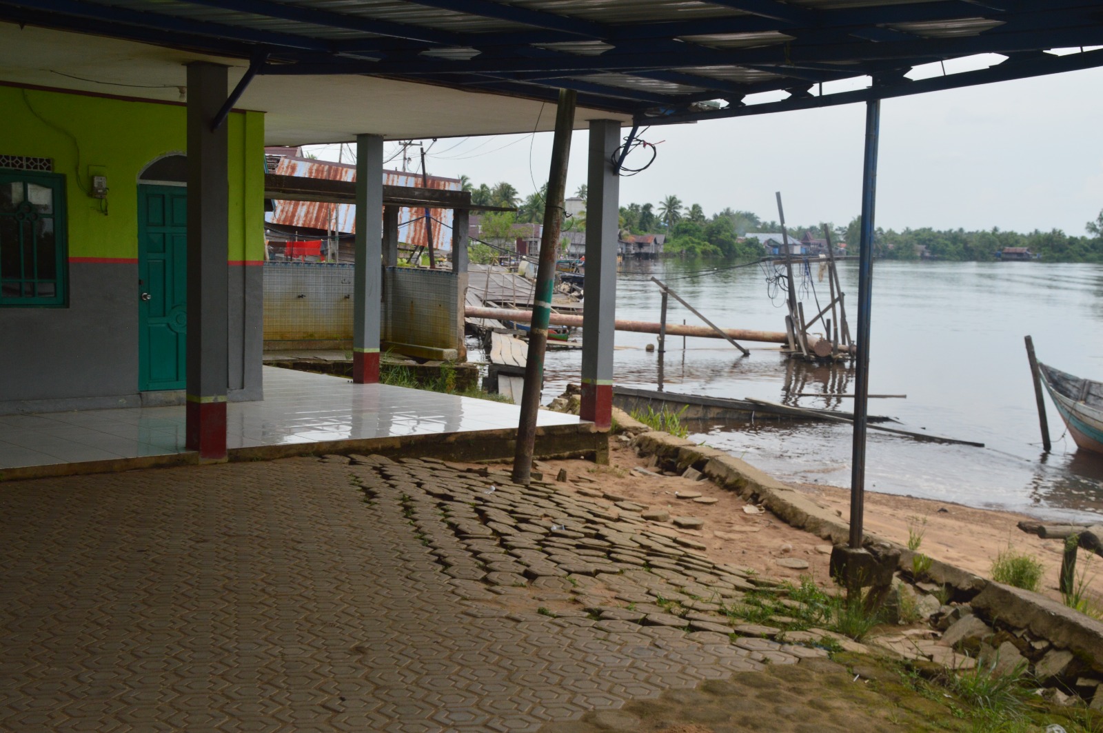 Masjid Nurul Jannah di Desa Sungai Mitak Terancam Longsor
