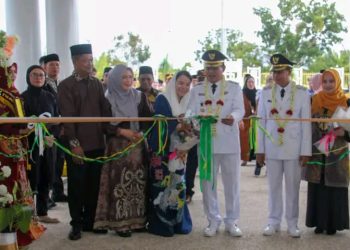 Tiba di Kuala Pembuang, Kehadiran Bupati dan Wakil Bupati Seruyan Disambut Meriah