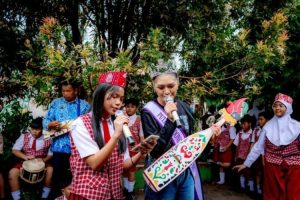 Laksanakan Edukasi Cinta Lingkungan, Putri Indonesia Kalteng 2025 Kunjungi Anak-Anak SDN 4 Menteng Palangkaraya