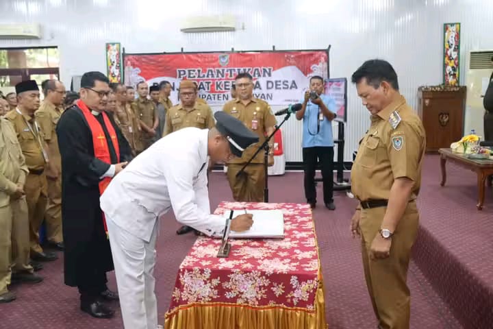 Bupati Seruyan Lantik Penjabat Kades dan Dorong Percepatan Pembentukan Koperasi Desa Merah Putih