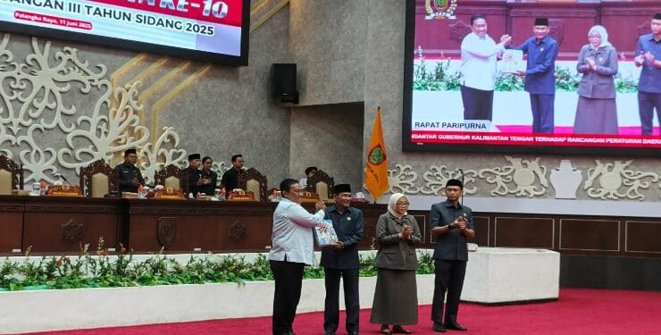 DPRD Kalteng Gelar Rapat Paripurna RPJMD 2025–2029, Pemprov Serahkan Naskah Resmi