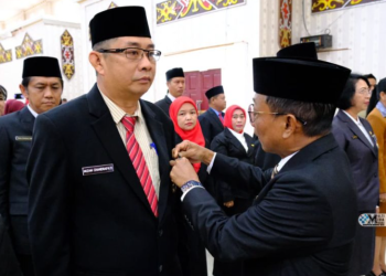 Pemkab Murung Raya Anugerahkan Satyalancana Karya Satya kepada 284 ASN