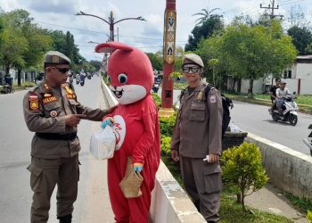Satpol PP Amankan Badut Pengemis di Murung Raya