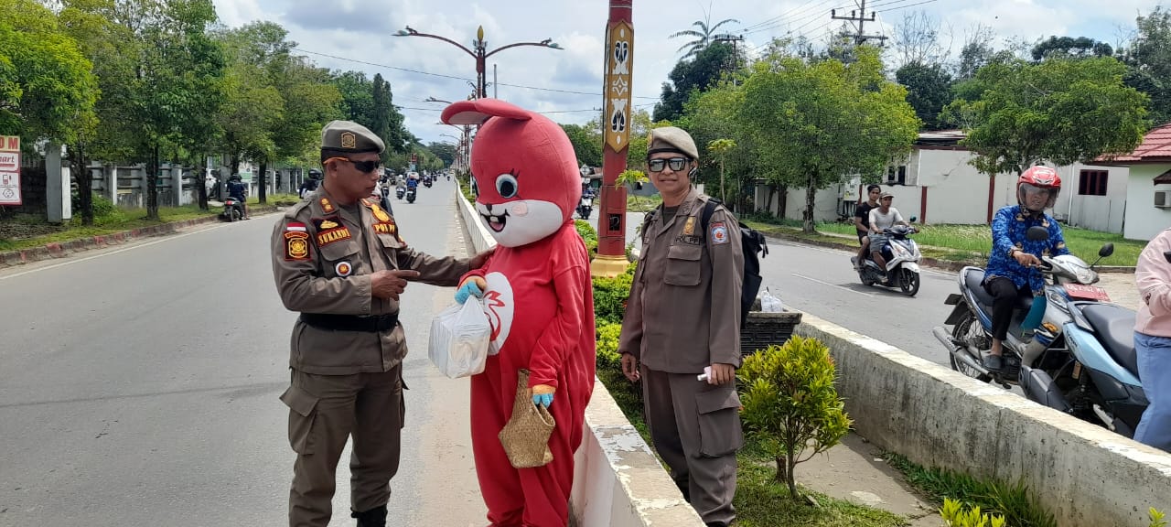 Satpol PP Amankan Badut Pengemis di Murung Raya