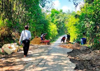 Berbekal Alat Sederhana, Warga Desa Lemo Benahi Jalan dan Jembatan untuk Keselamatan Bersama
